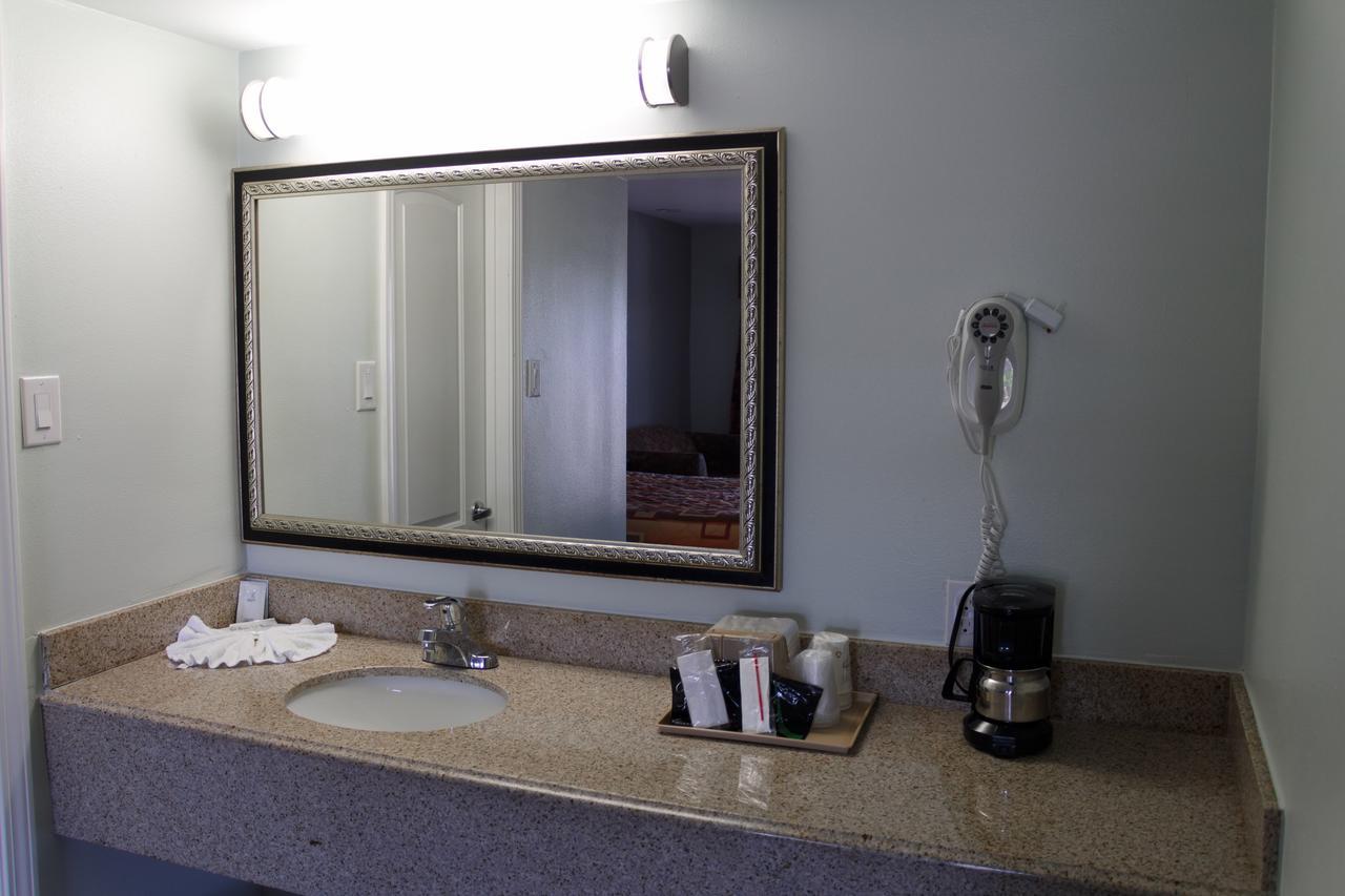 Continental Inn And Suites Nacogdoches Tx Sfa University Downtown Kültér fotó